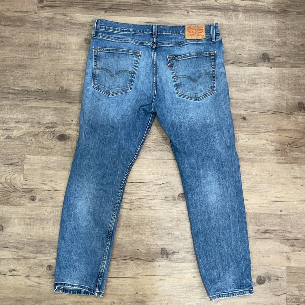 Levi’s 502 jeans